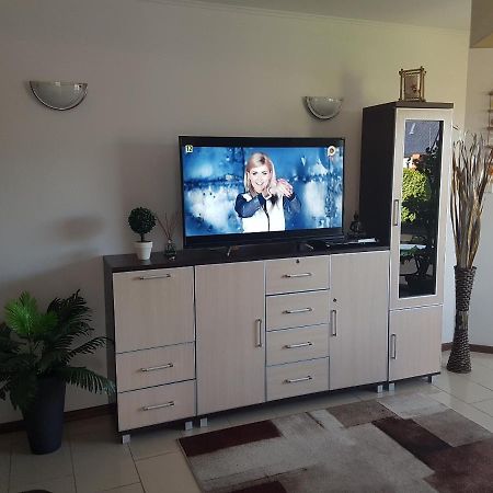 Apartament Z Basenem Do 8 Miejsc Noclegowych 尤斯托尼莫斯基 外观 照片