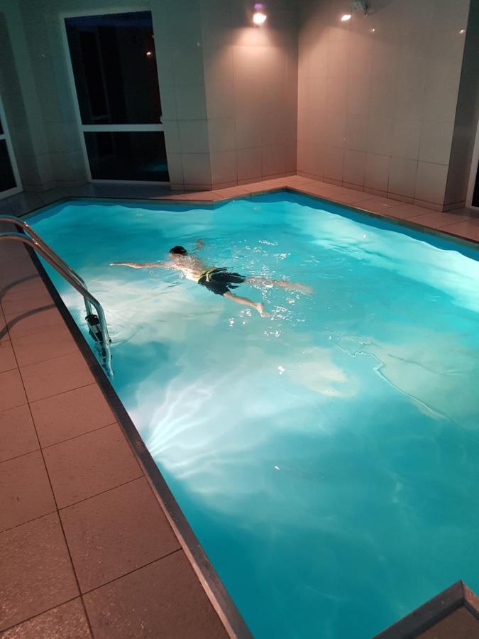 Apartament Z Basenem Do 8 Miejsc Noclegowych 尤斯托尼莫斯基 外观 照片