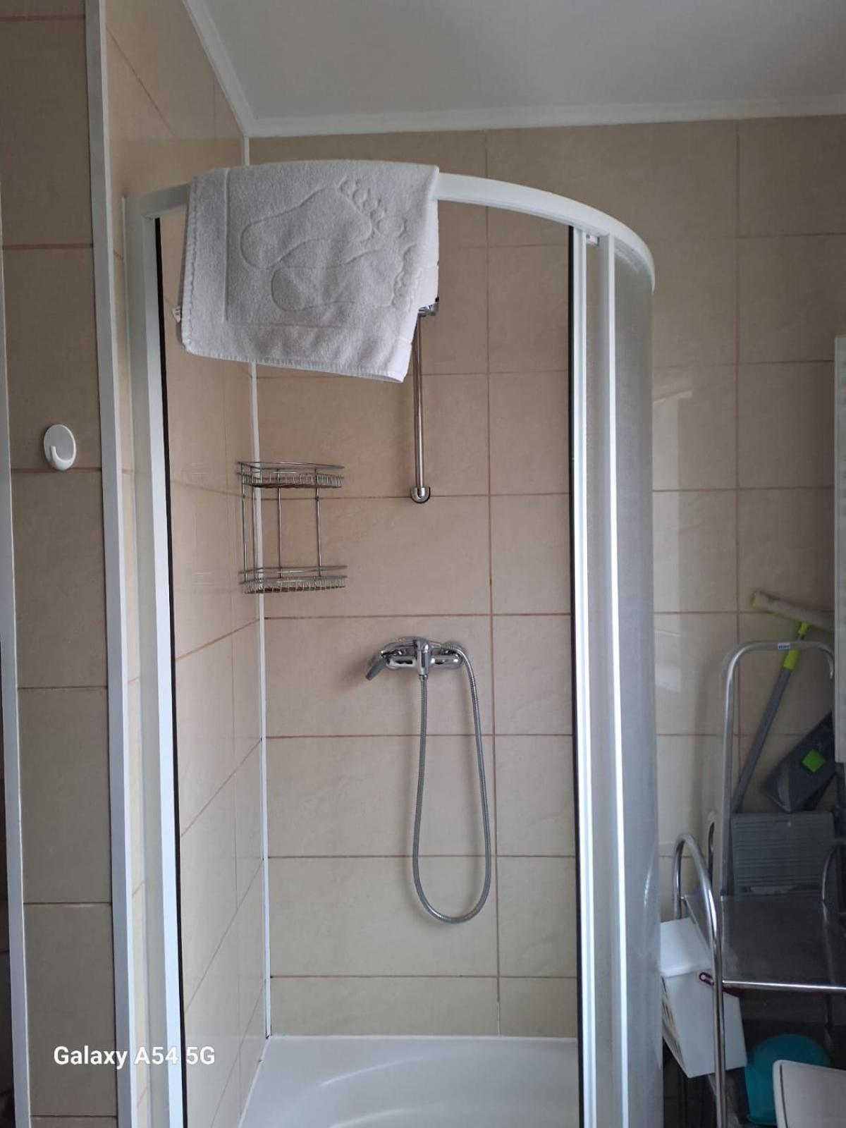 Apartament Z Basenem Do 8 Miejsc Noclegowych 尤斯托尼莫斯基 外观 照片
