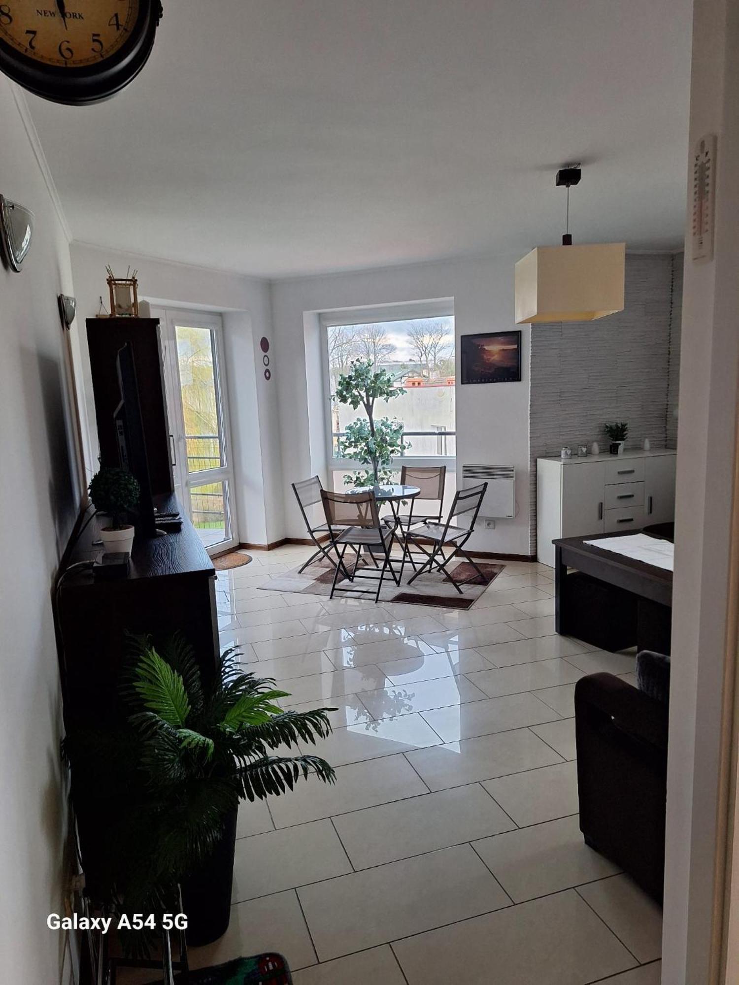 Apartament Z Basenem Do 8 Miejsc Noclegowych 尤斯托尼莫斯基 外观 照片