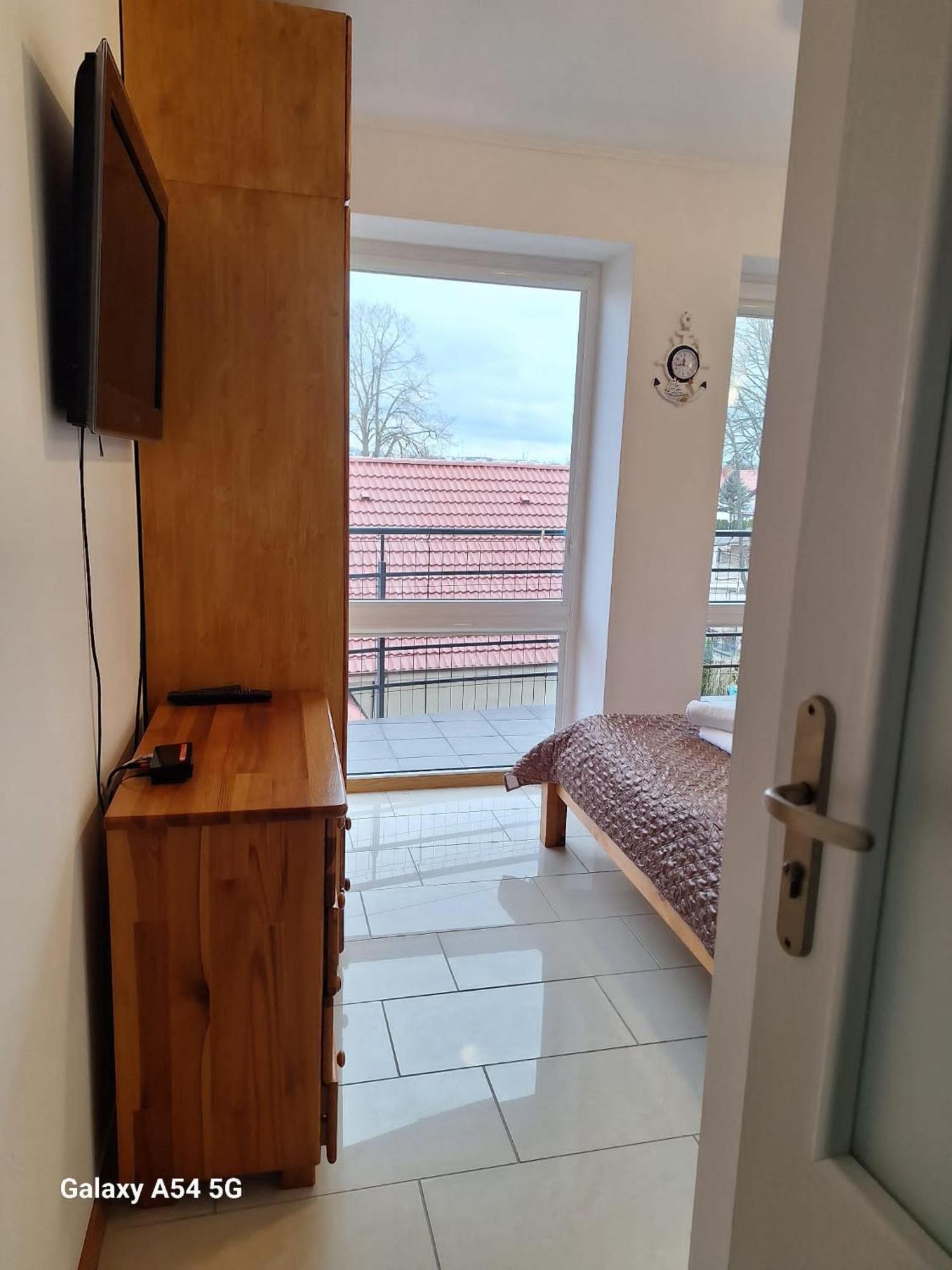 Apartament Z Basenem Do 8 Miejsc Noclegowych 尤斯托尼莫斯基 外观 照片