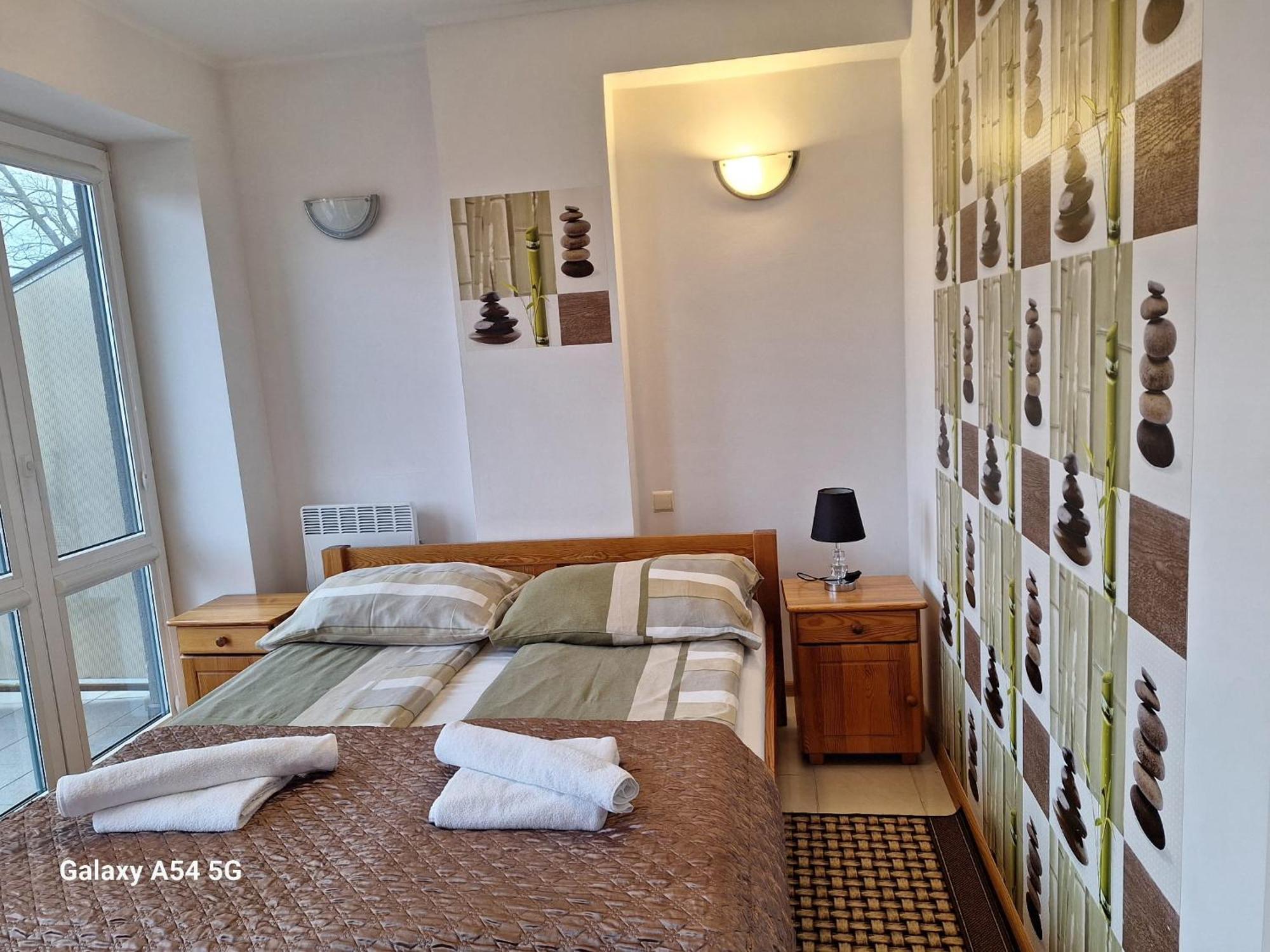 Apartament Z Basenem Do 8 Miejsc Noclegowych 尤斯托尼莫斯基 外观 照片