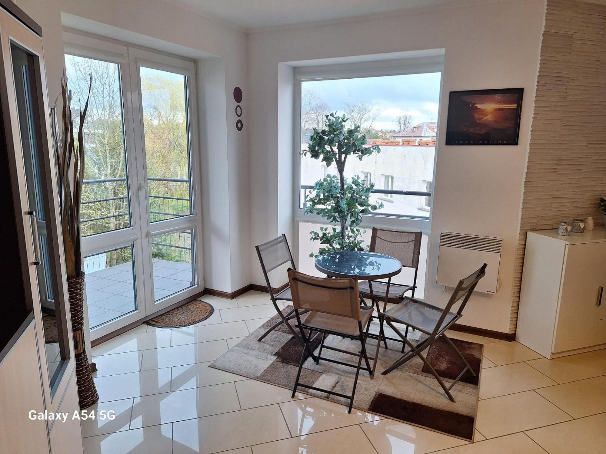 Apartament Z Basenem Do 8 Miejsc Noclegowych 尤斯托尼莫斯基 外观 照片