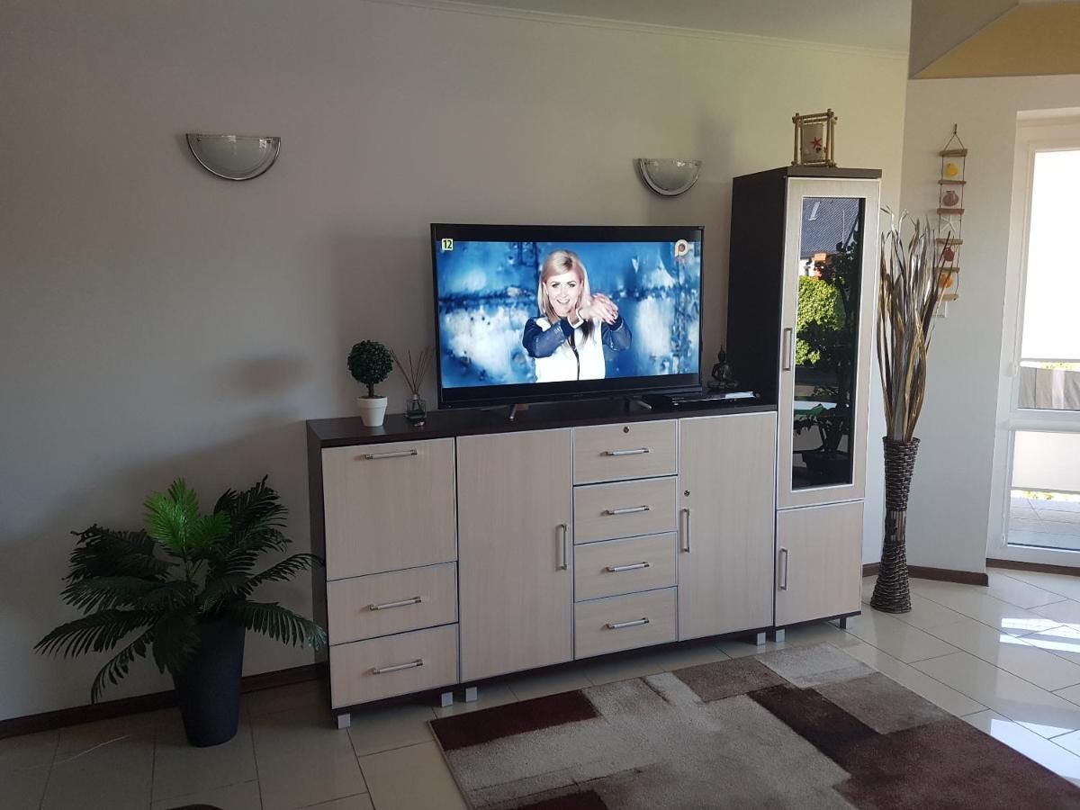 Apartament Z Basenem Do 8 Miejsc Noclegowych 尤斯托尼莫斯基 外观 照片